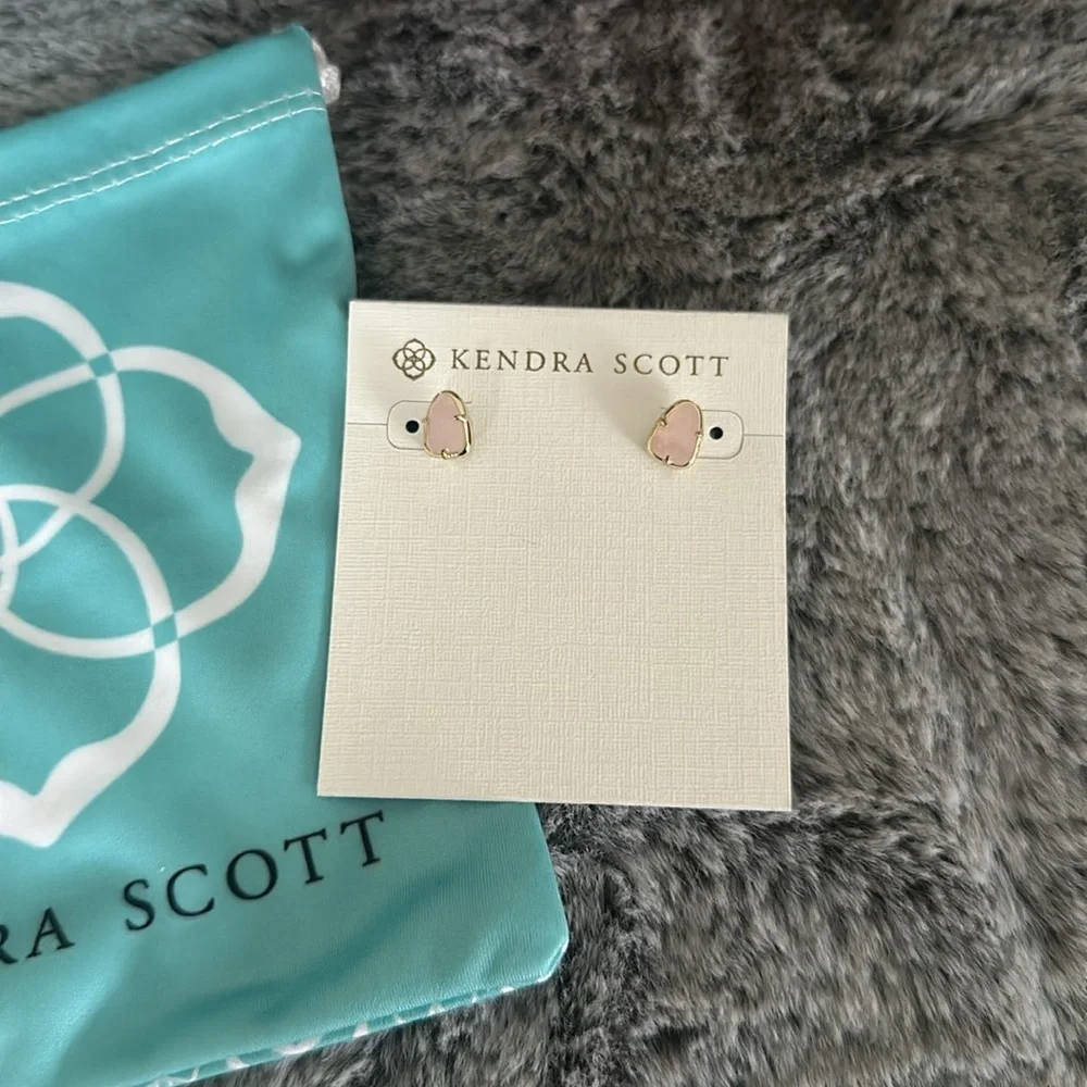 Kendra Scott rose quartz earrings and Sandra necklace set